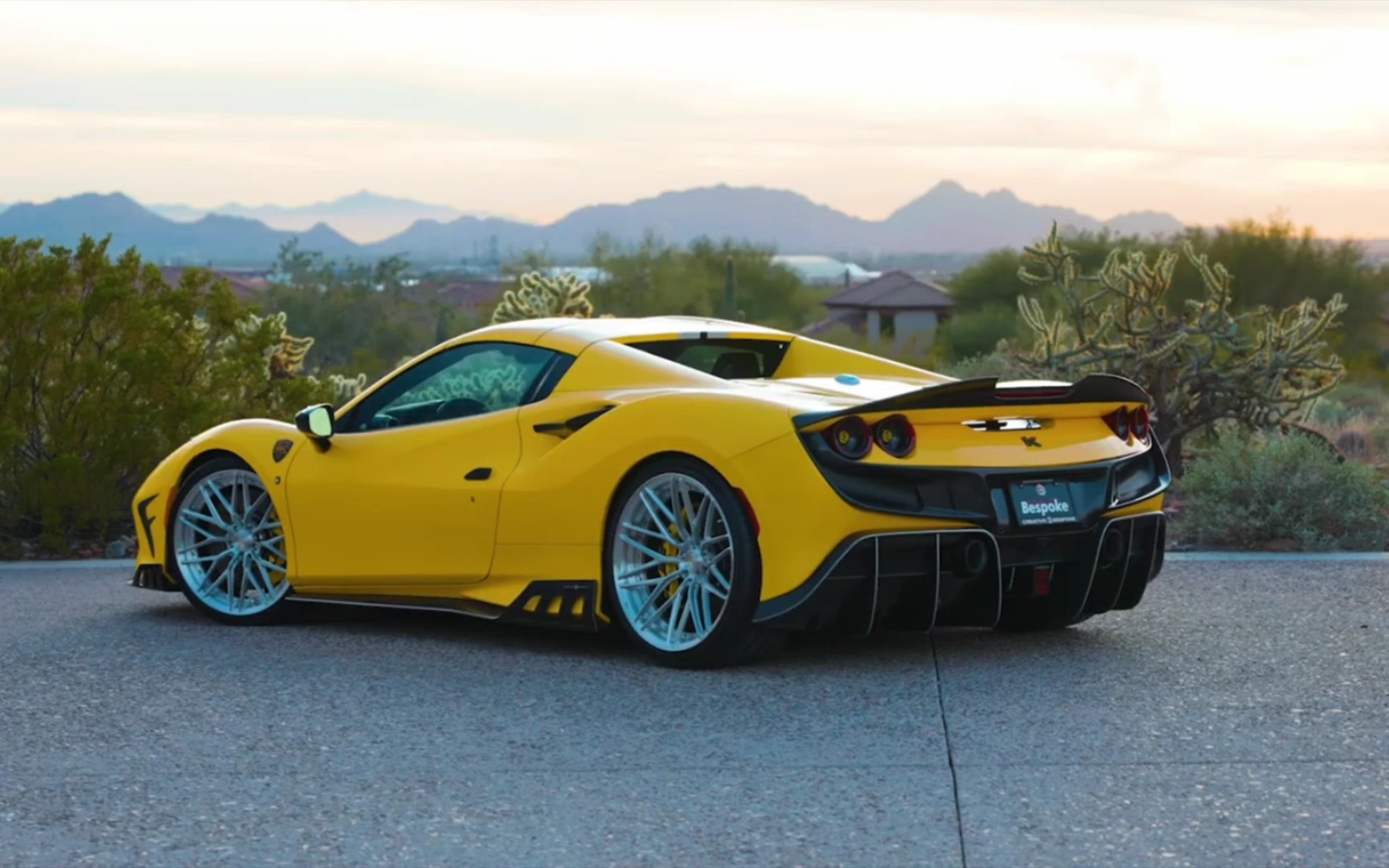 法拉利f8spider私人定制版本这是你的梦想座驾吗