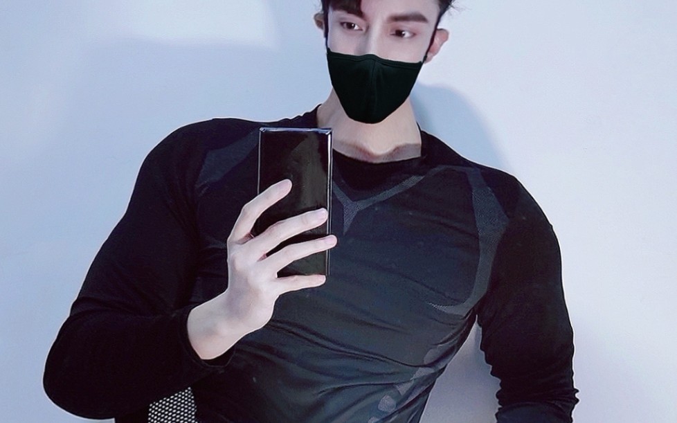 192cm第一次穿黑色健身衣!-阿巴拉克扎-默认收藏夹-哔哩哔哩视频