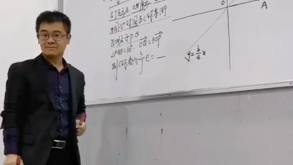 [图]有这样的数学老师还怕上课走神?