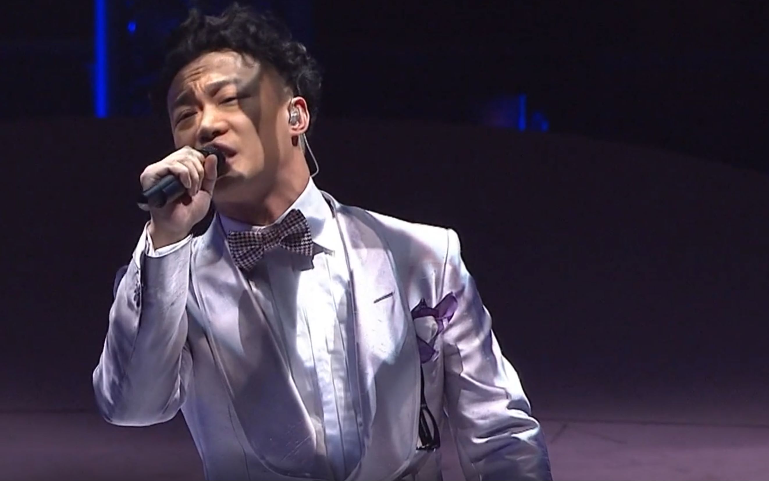 eason 陈奕迅翻唱《倾城》,一直不知道歌词中"琼楼玉宇,倒了阵形"是