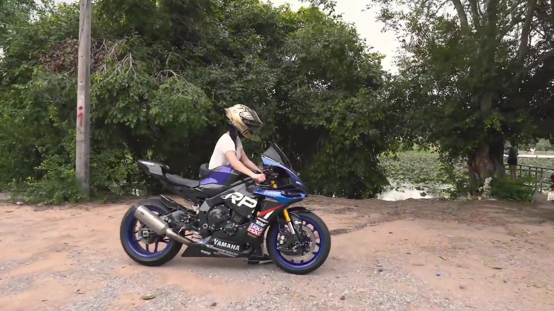 [ 4k 画质] 泰国钢牙妹(Yamaha R1)哔哩哔哩bilibili