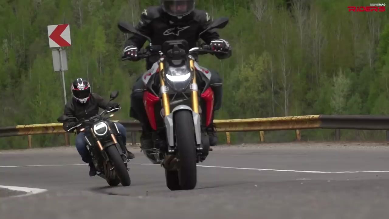 宝马bmwf900rvs本田四缸神车hondacb650r对比测评