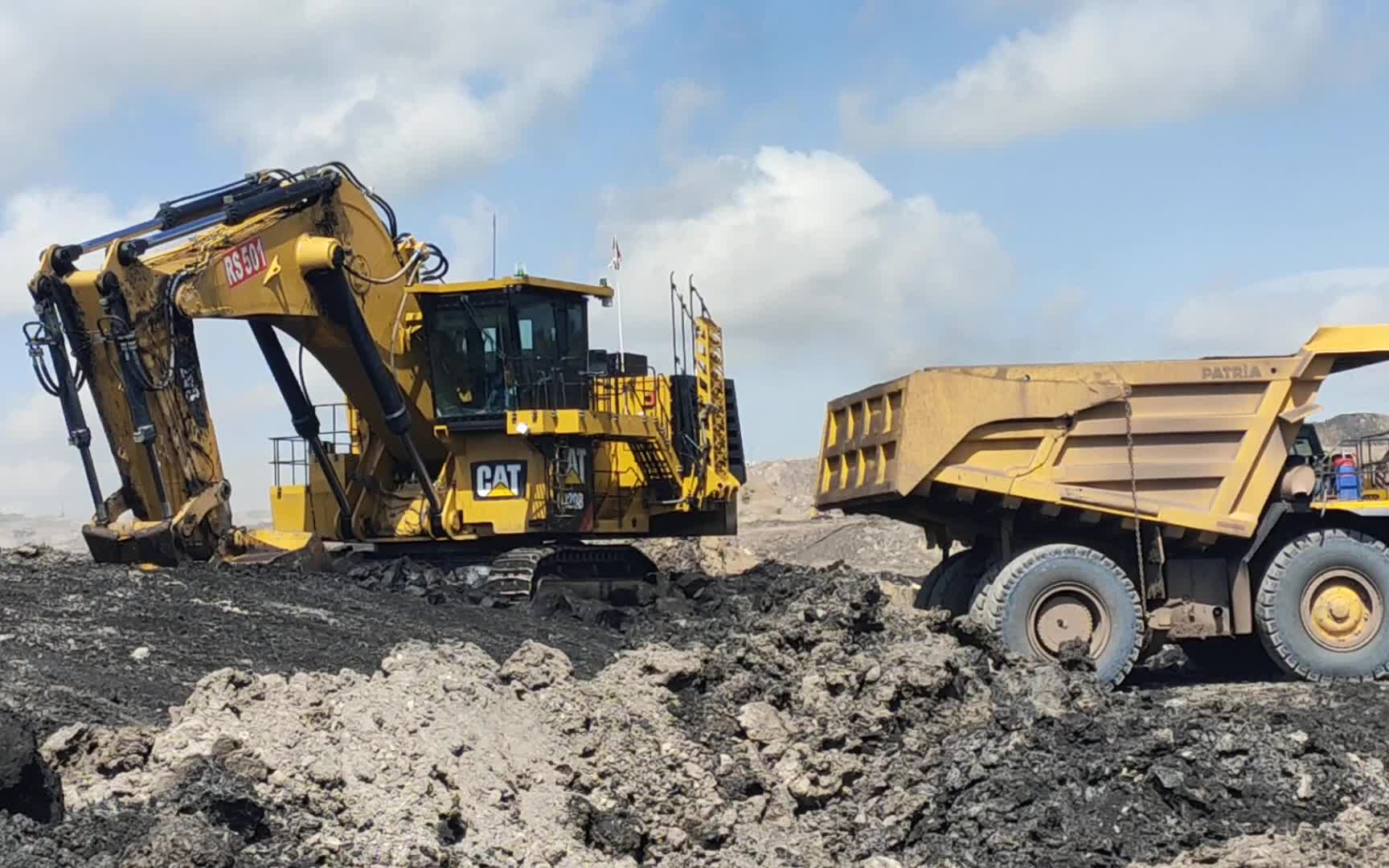 挖掘机矿用大型卡特彼勒6020b反铲挖掘机装载卡特彼勒矿用自卸卡车