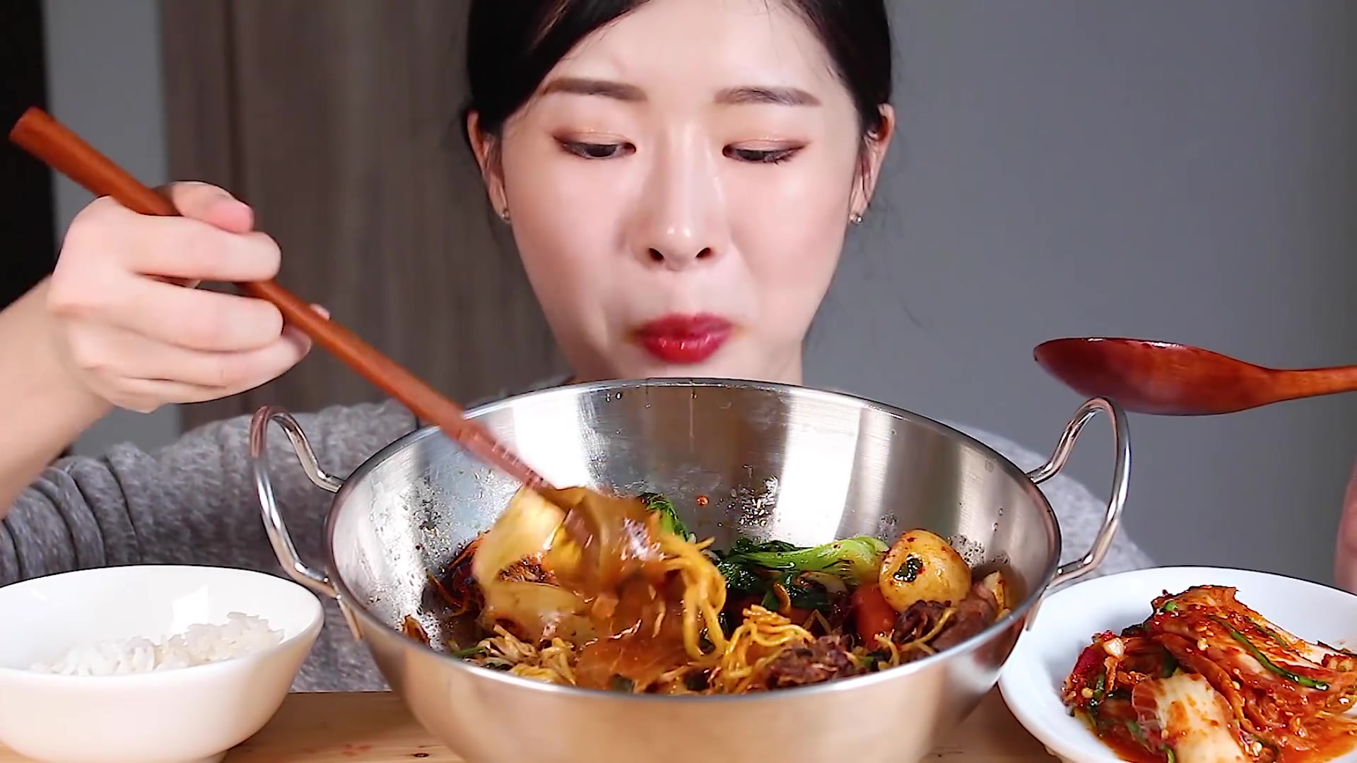 fume 小姐姐 麻辣香锅 中国菜 吃播