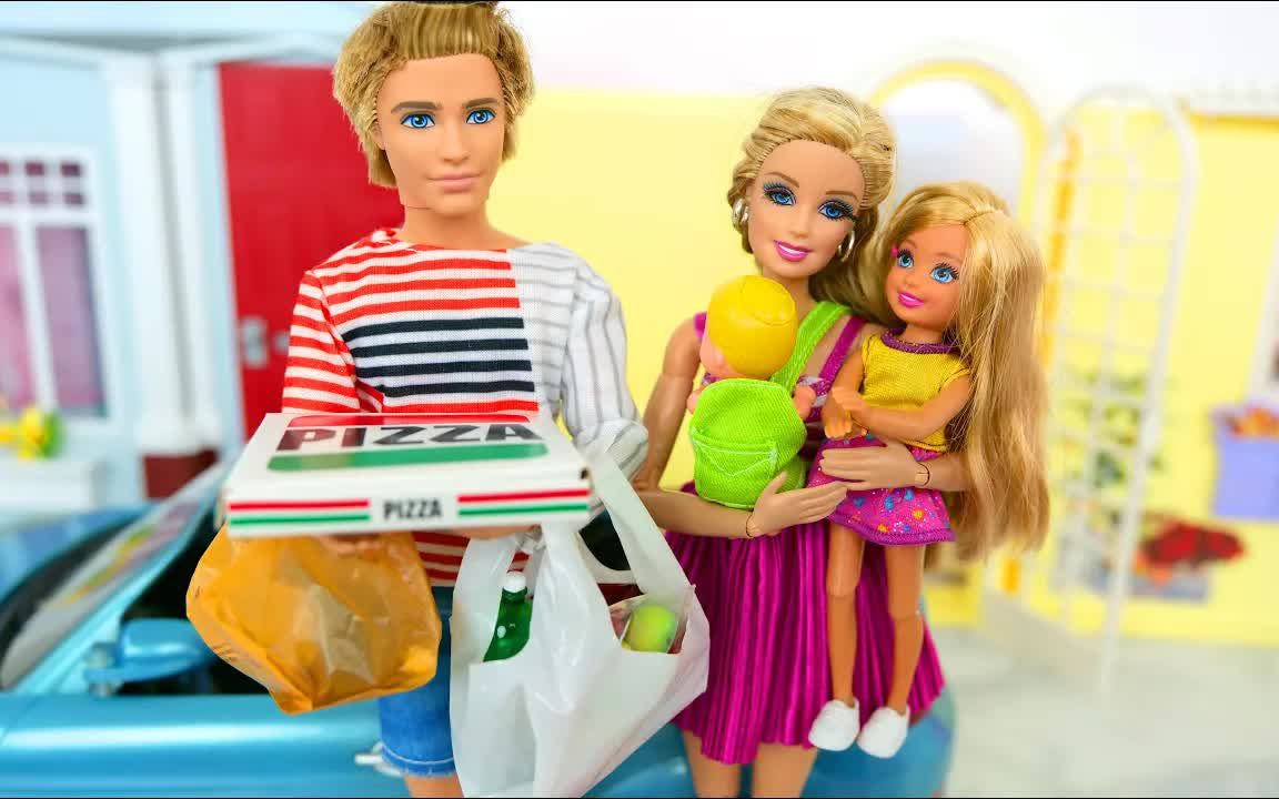 芭比娃娃一家去超市买杂货