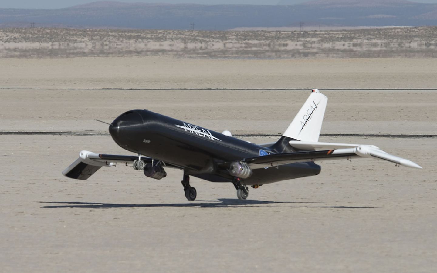 美国研制新型折叠翼飞机,速度更快续航更长,或用于战机