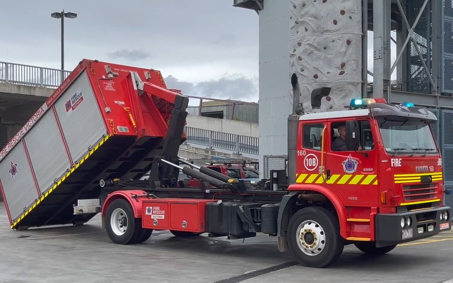 frv消防器材运输车装卸演示 | 维多利亚消防救援