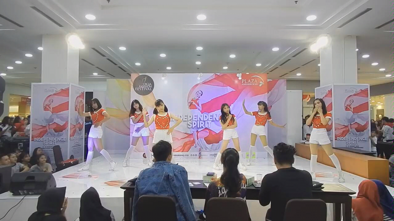 [图]【GFriend 】 Intro+ (Time for the moon night ）+ ( Sunny Summer ) BY GNEXT