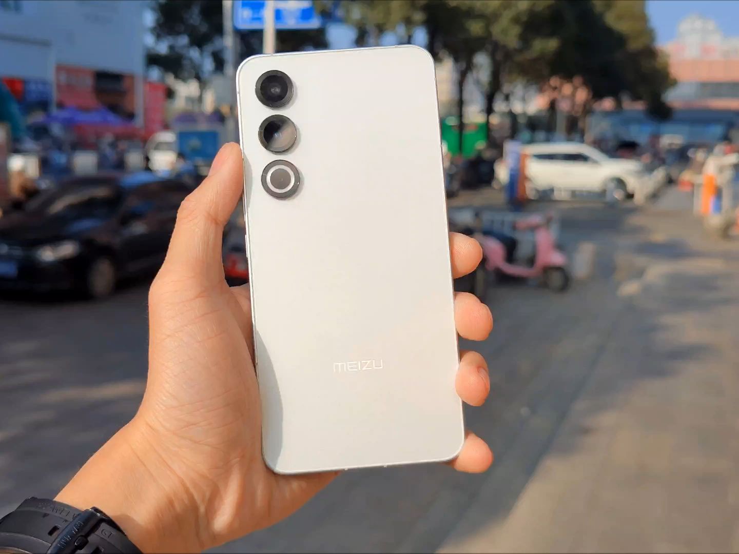 今日欣赏:魅族21魅族白