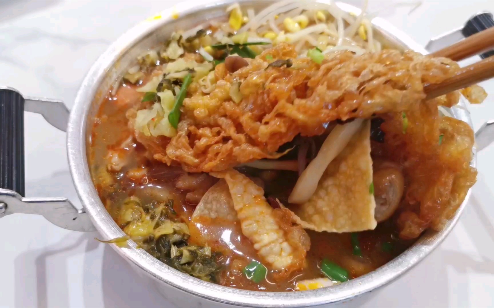 今天吃可以加小料的全家福螺蛳粉