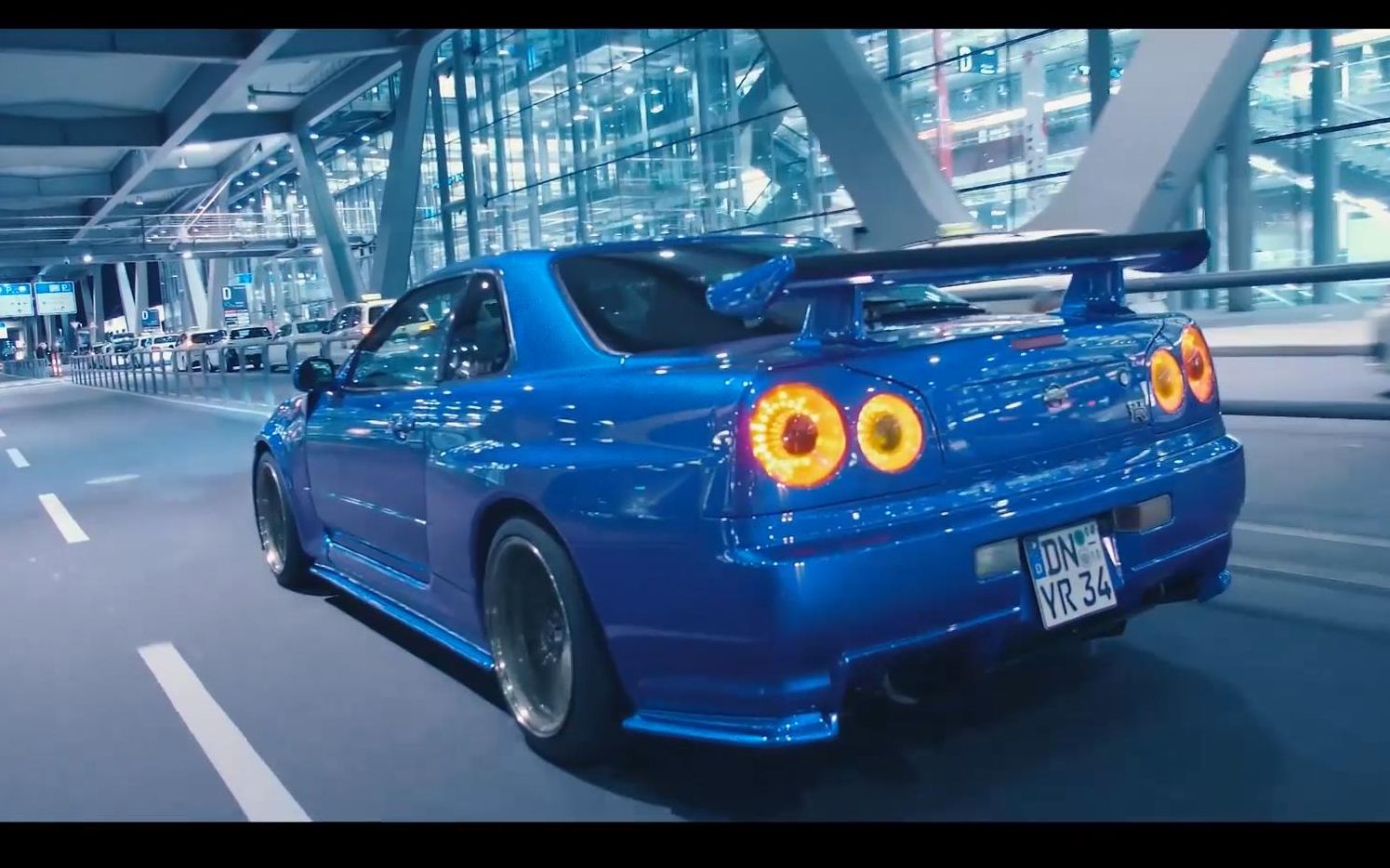 [图]战神的魅力 深夜游街 尼桑Skyline R34 GTR - ROLLING SHOT - 4K