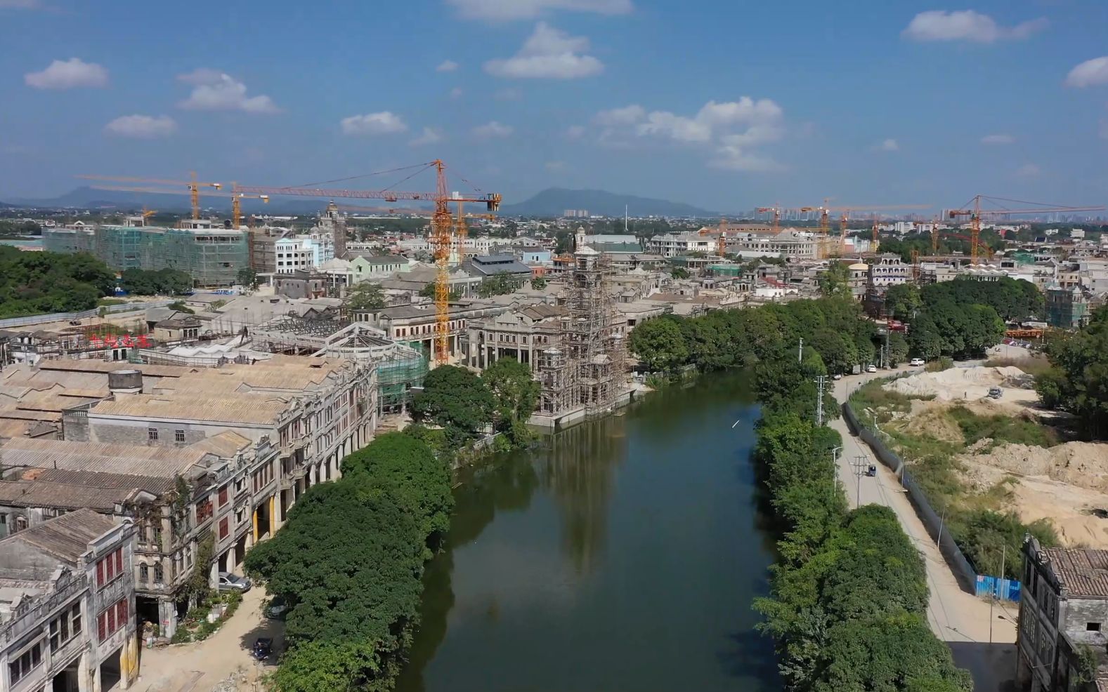 航拍广东开平赤坎影视城,曾是许多影视的取景地,如今正在翻新重建