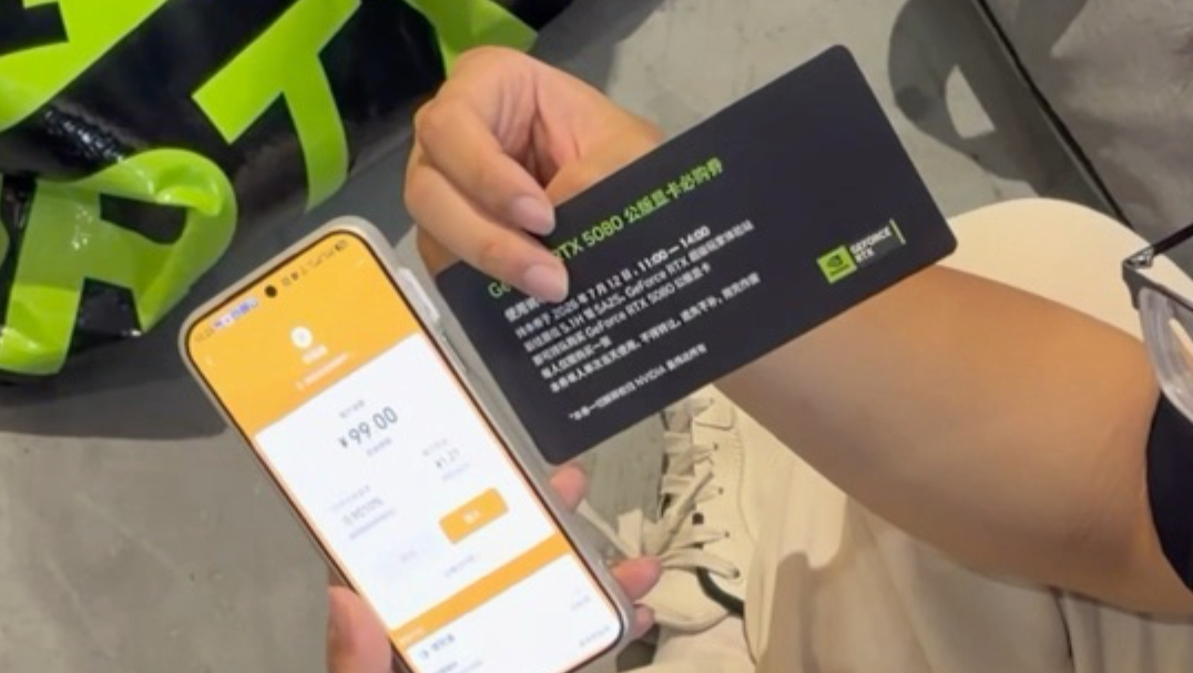 在BW展台下凑不出8299买显卡的二人