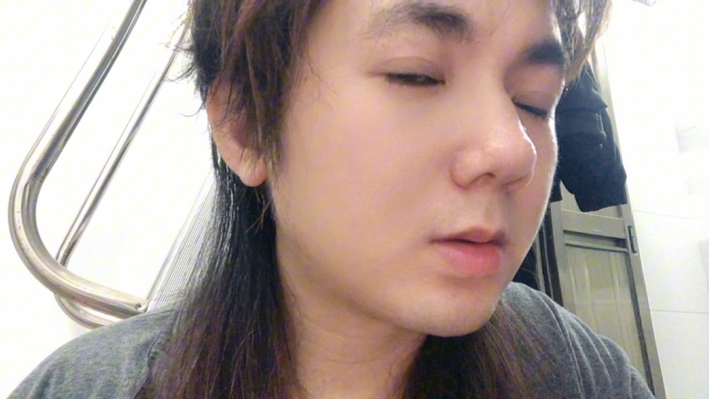 当时轻别意中人,山长水远知何处