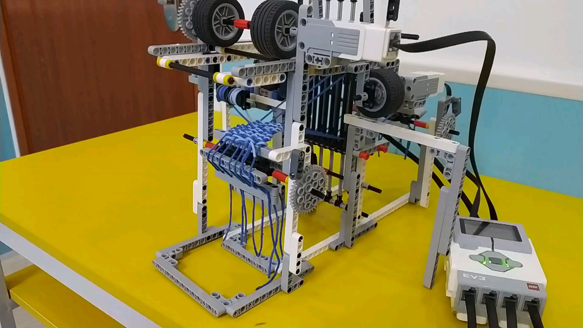 新手上路,各位大佬请多指教!乐高织布机