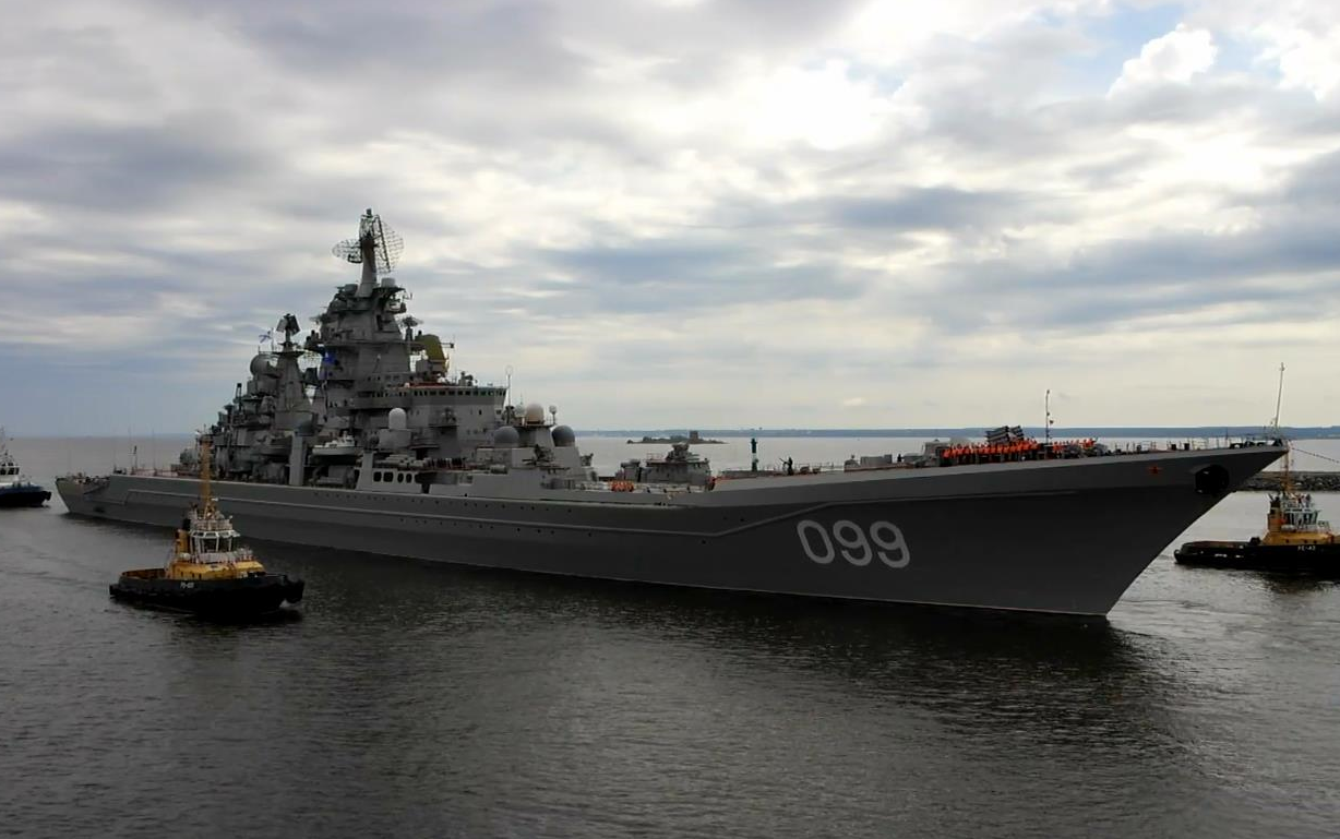 俄罗斯海军基洛夫级核动力巡洋舰彼得大帝号099驶离喀琅施塔得2017731