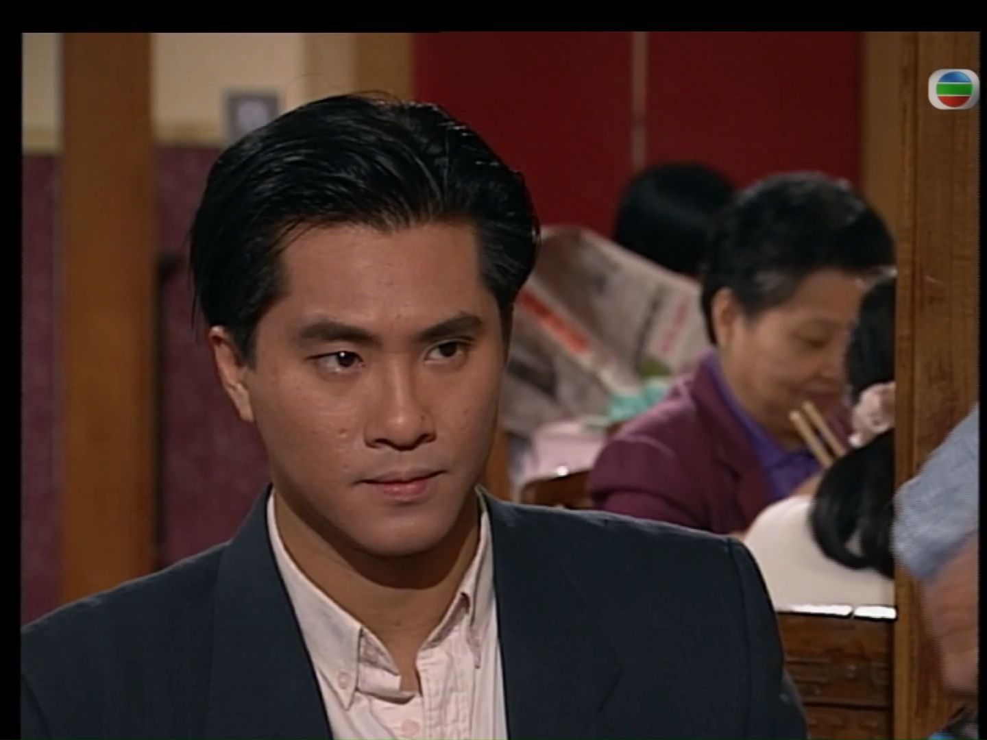 【丁蟹】e14-1精神小伙见周济生敢掏枪-下一秒直接被射成马蜂窝