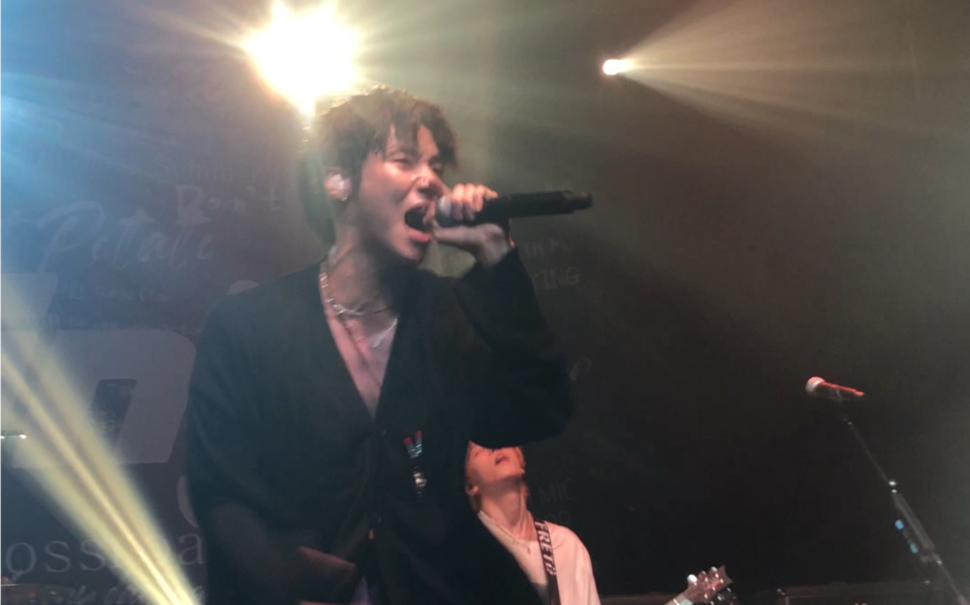 [图]（绝美向收藏）nflying live最燃最强巴黎现场 性感腹肌李承协 jdon阿伯几带你胯下蹦迪