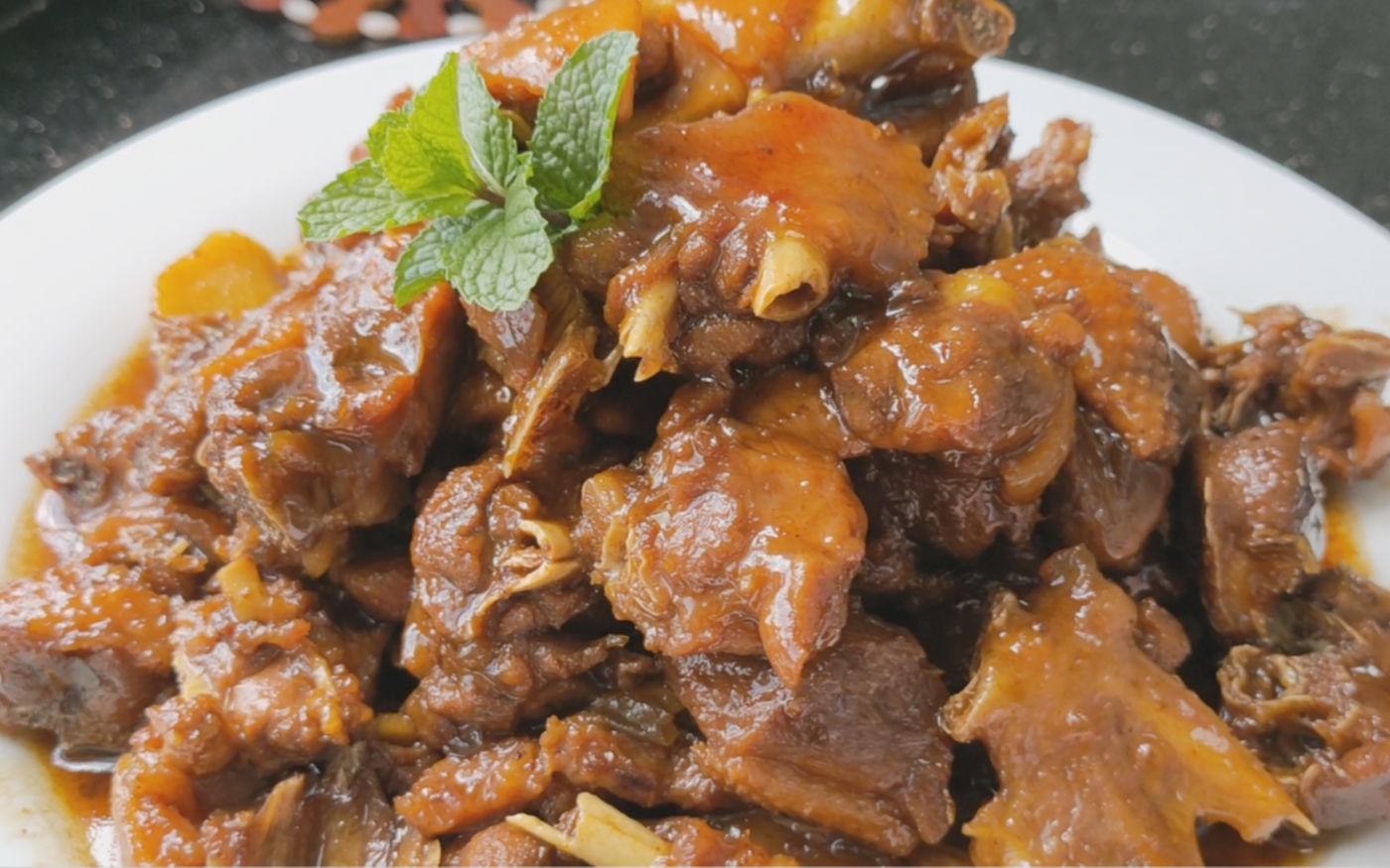 一到夏天就馋的酸梅鸭,清香入味,简单好吃,味道一点也不输饭店_哔哩哔