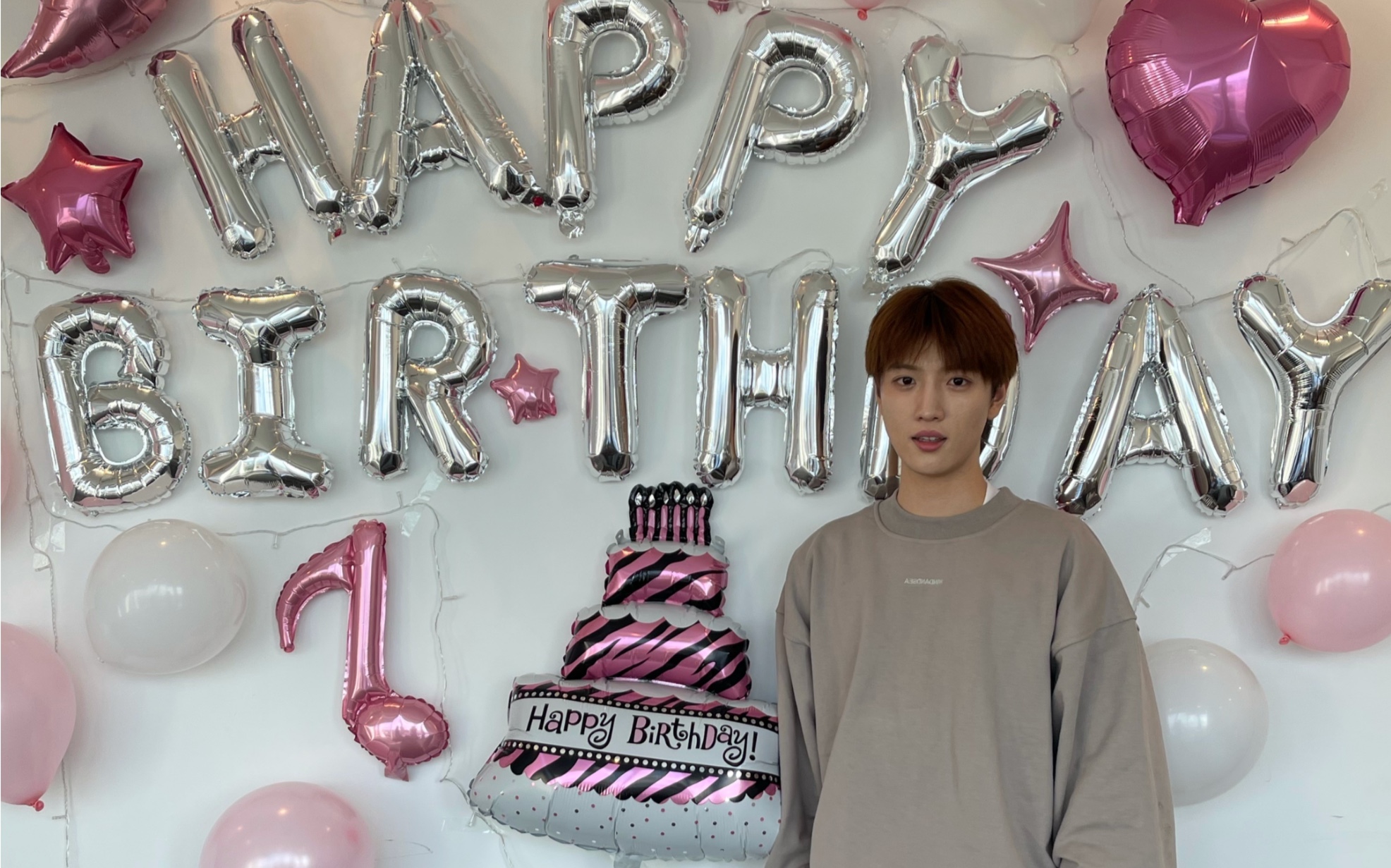 魏子越生日直播翻唱《静止》