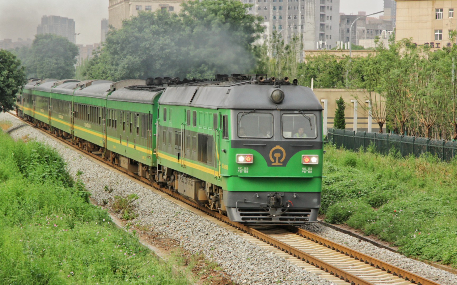 【中国铁道】西户铁路-西安地铁西户线虎集快速通过