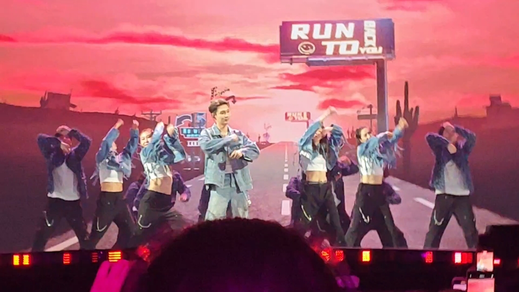 张艺兴rb2u (run back to you)吼叫式应援