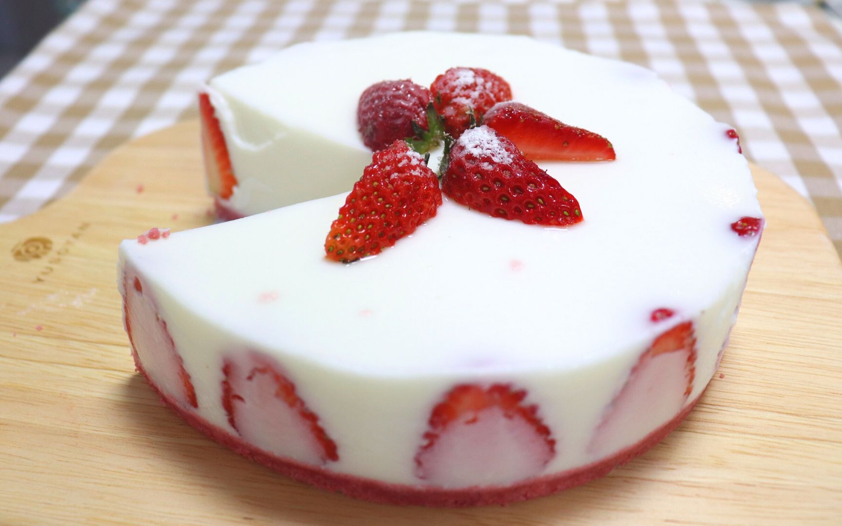 奥利奥草莓布丁蛋糕