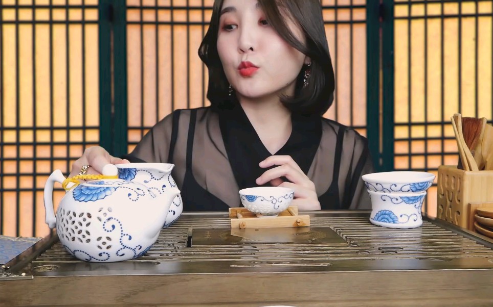 rappelerr姐今天优雅的喝茶掏耳