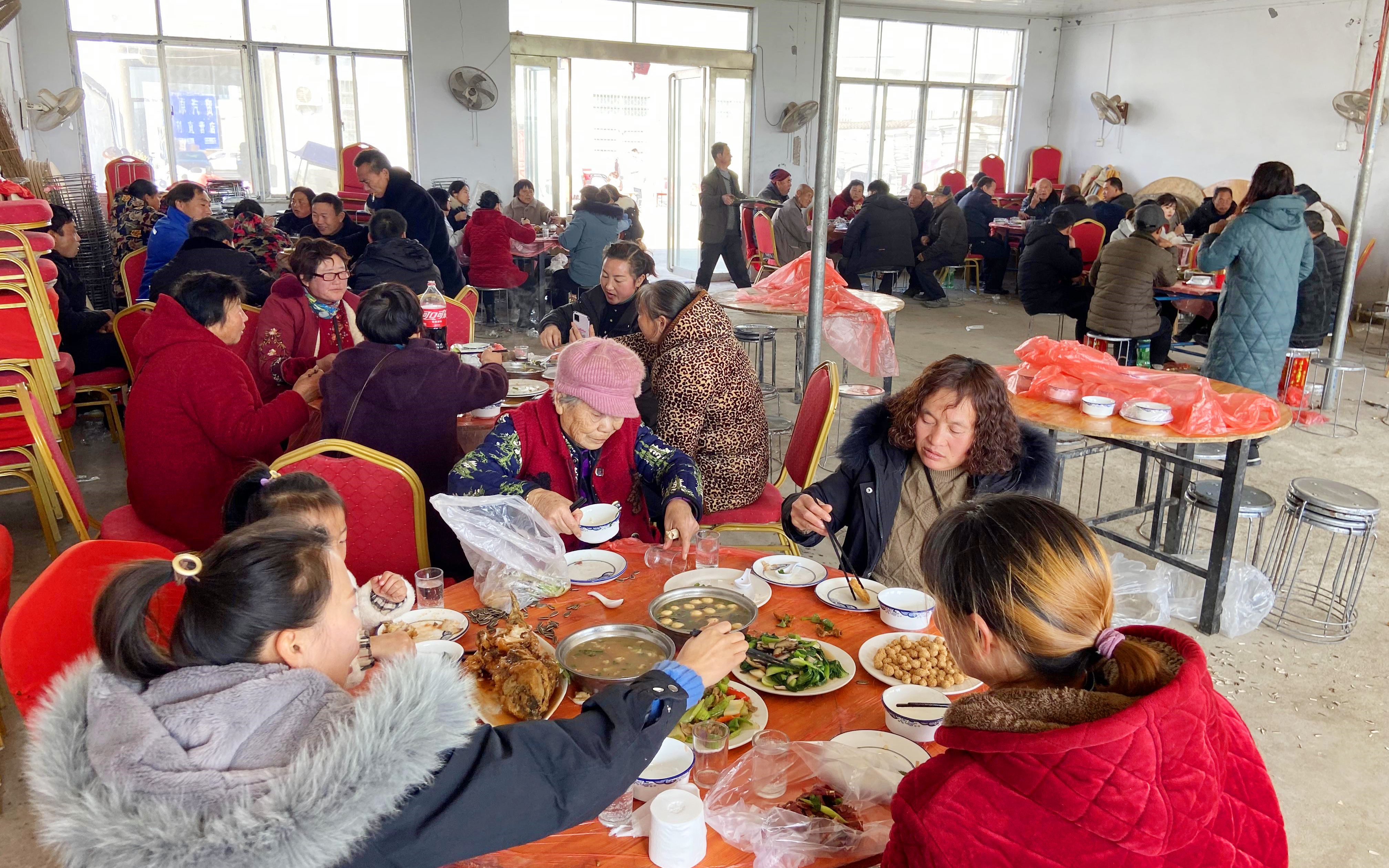 河南农村吃酒席,大鱼大肉几十道,真材实料,都是家乡味,真硬气