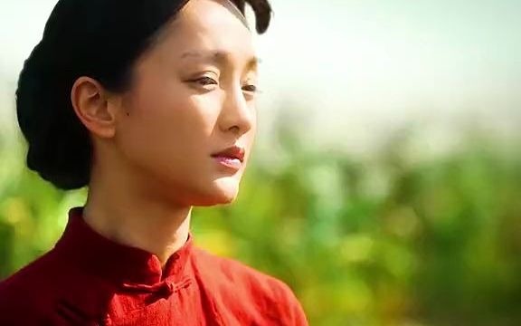 红高粱九儿骑毛驴走在高粱地里的画面太唯美了
