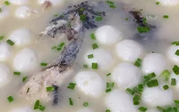 鱼头炖鱼丸!