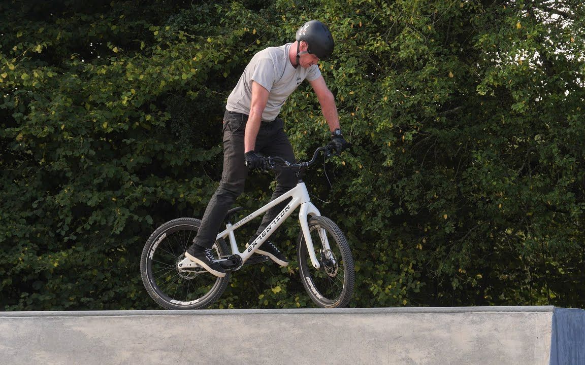 Bike Trials  Trials bikes at the skate park and forest哔哩哔哩bilibili