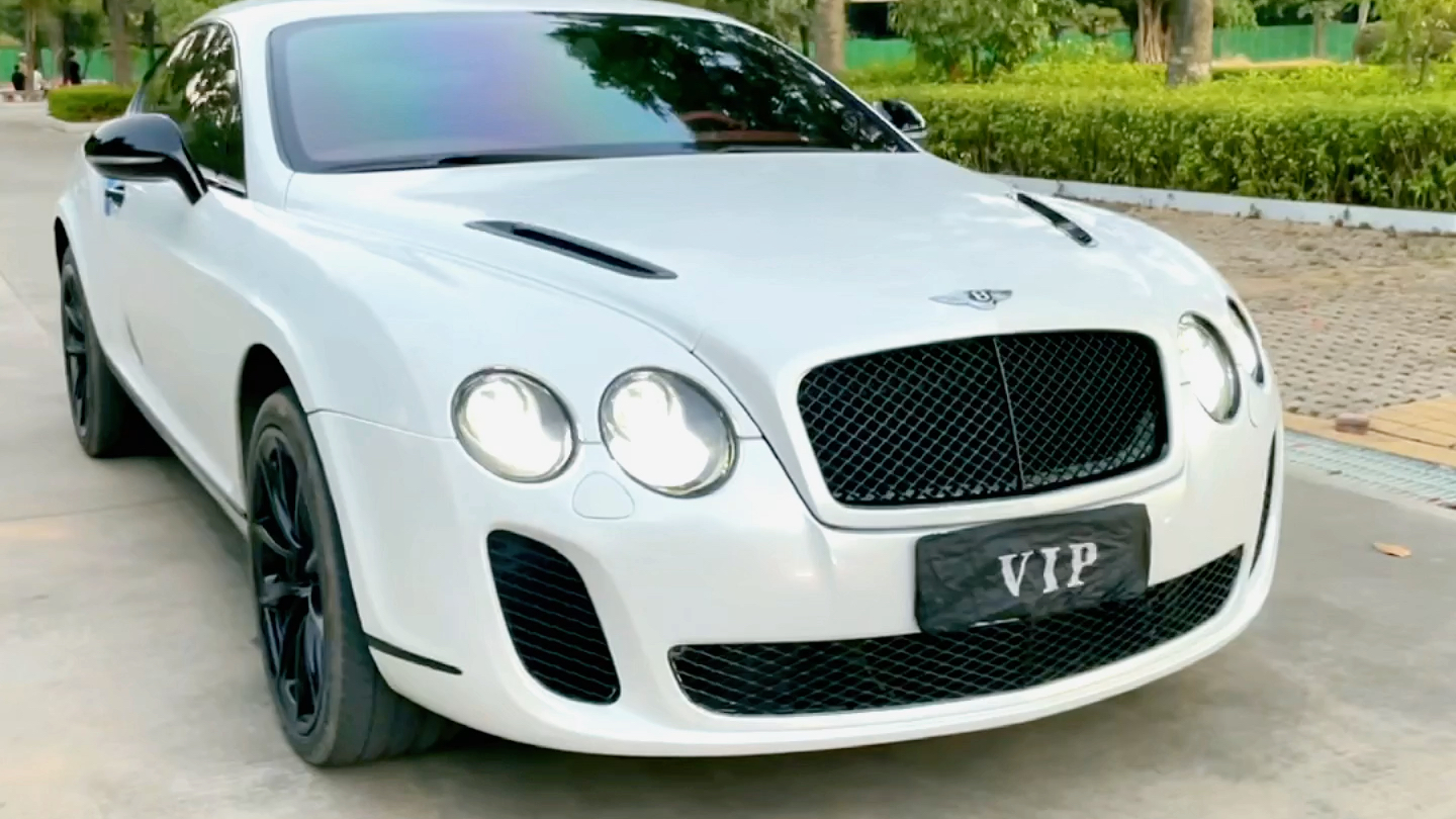 12年宾利gtss 赛道版 不是台台宾利都是两个座椅的 全款26.8w