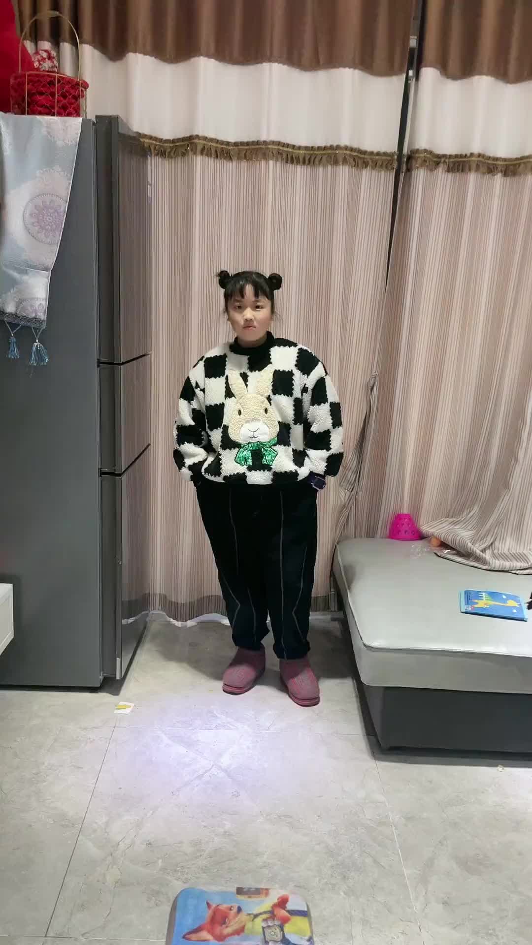 人摔了舞蹈却没停搞笑表演才艺瑞琪组合瑞瑞和琪琪小琦宝的一家抖