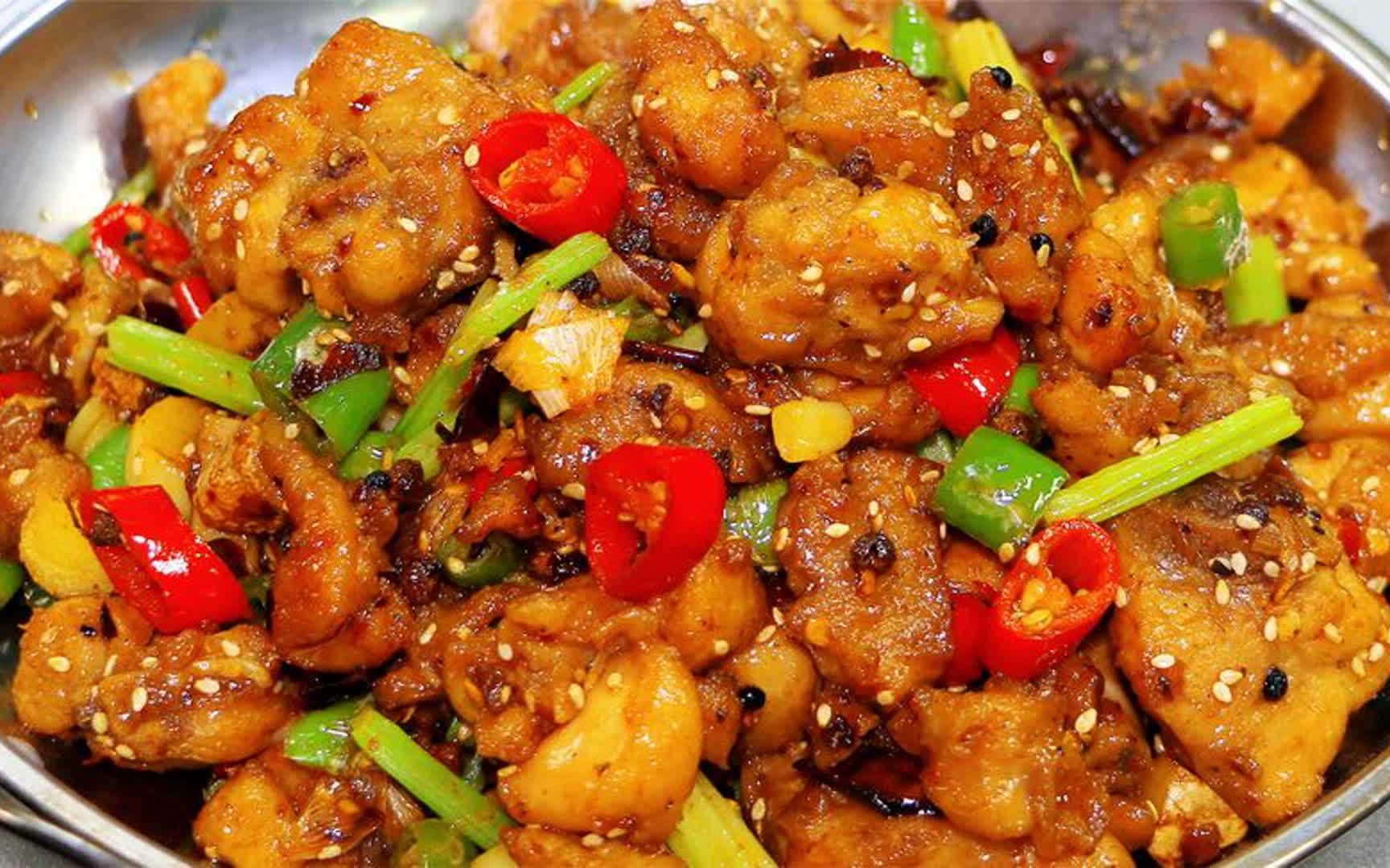 为什么饭店做的干锅鸡那么好吃?大厨告诉你小技巧,鸡肉麻辣鲜香