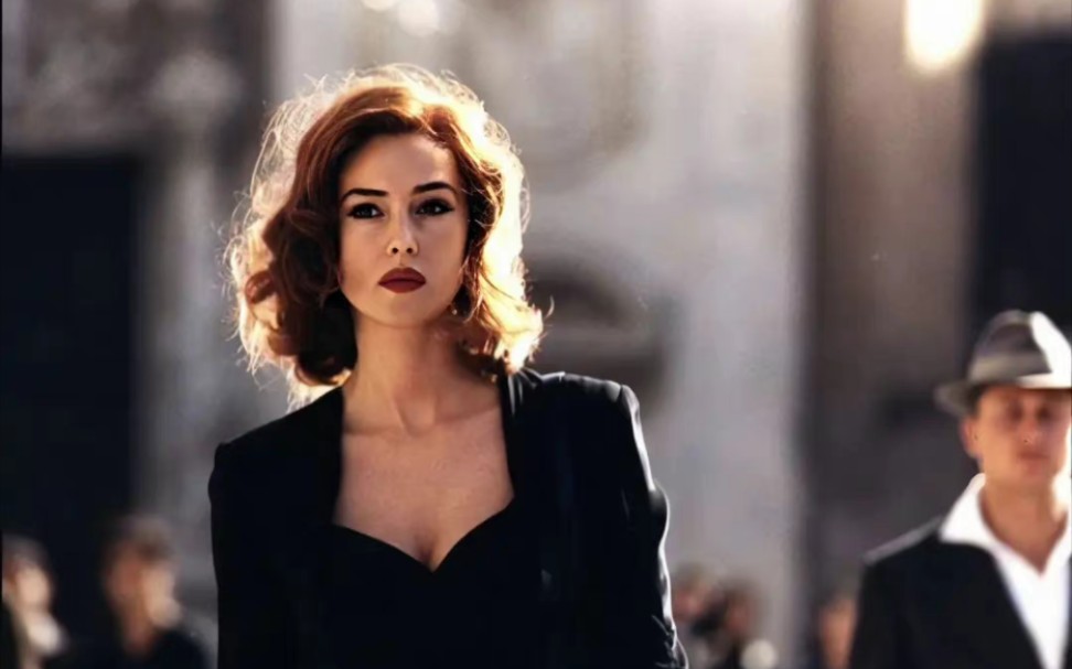 欧美梦中女神莫妮卡,1990-2022年变化,女神就是不一样,还是那么美!