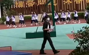 Télécharger la video: 【张极】人人都爱看帅哥！又是羡慕小极同学的一天！！！