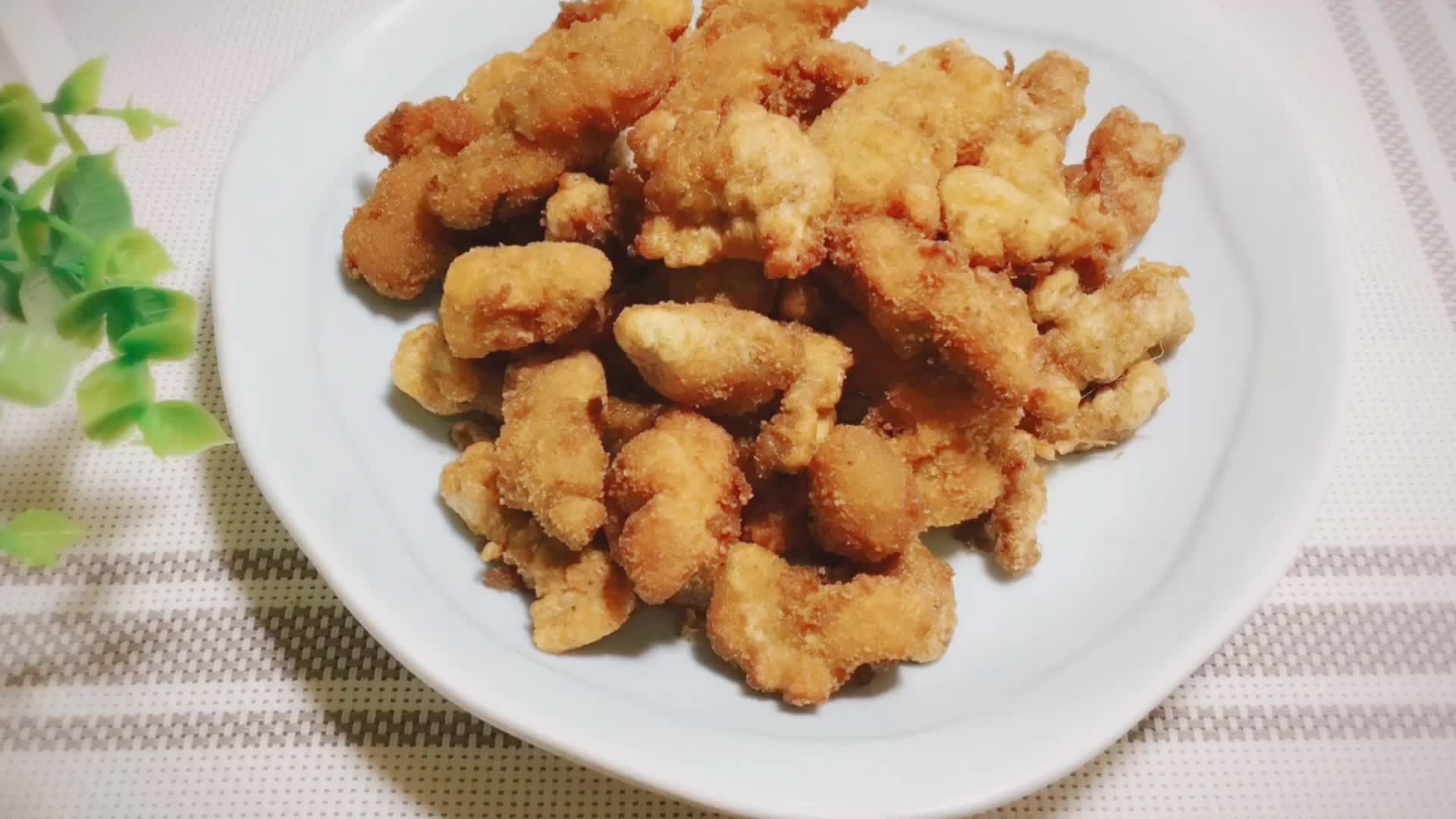 椒盐鸡米花 在家一样做出香甜酥脆的椒盐鸡米花,孩子一口一口接着吃