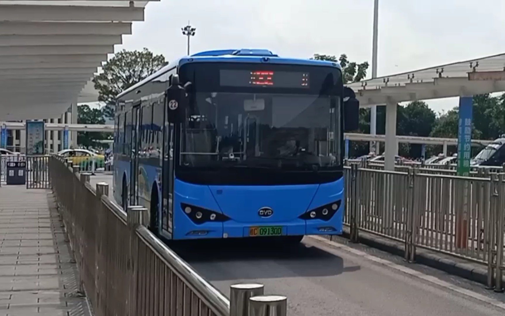 桂林郊区公交车图片