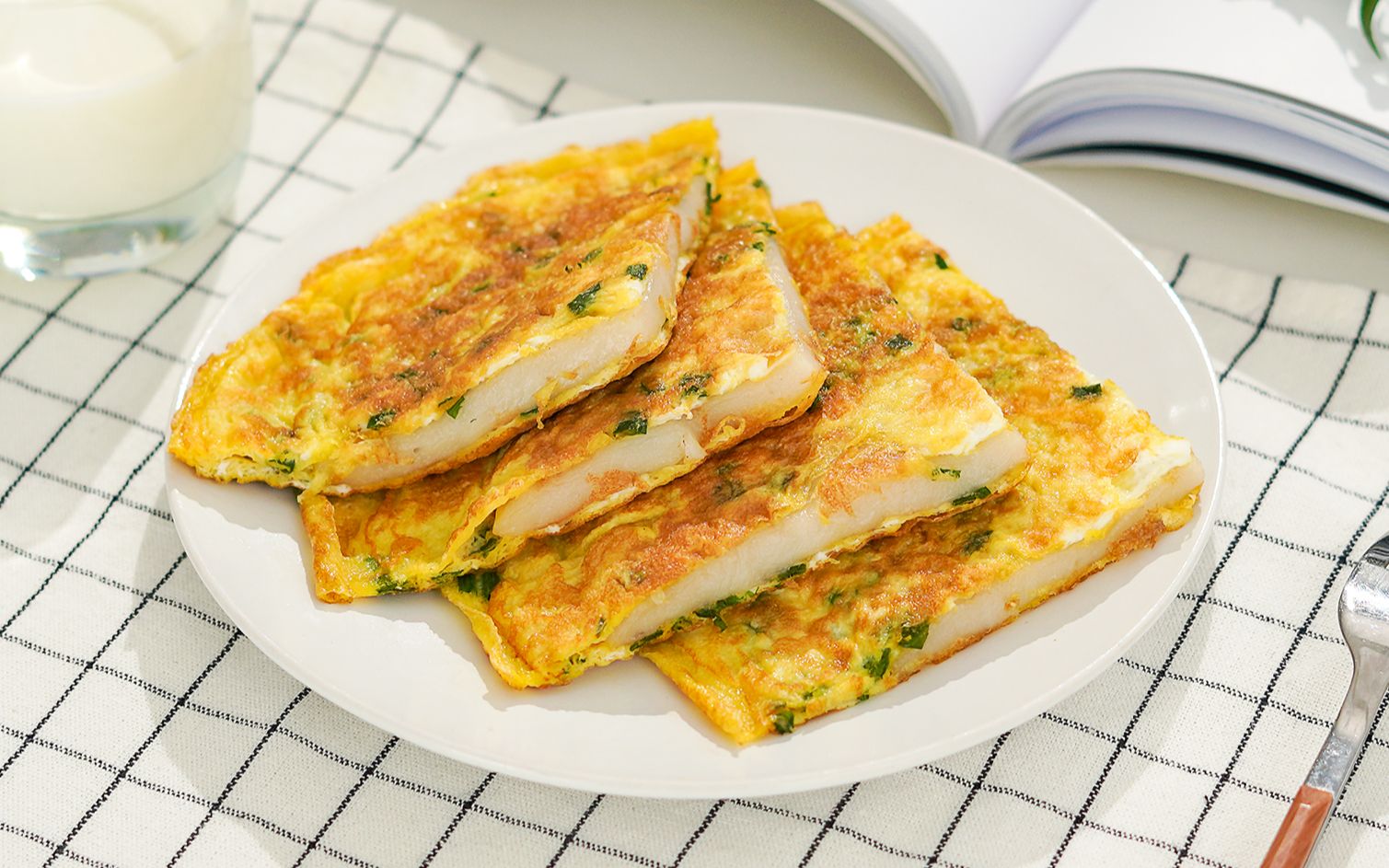 【鸡蛋麻糍】这道一看就会!不用特意买食材,软软糯糯能拉丝