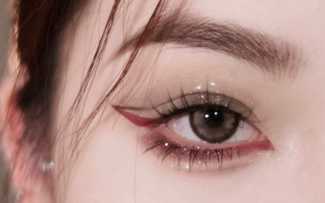 眼妆教程 | 镇场子就靠你了00红色倒钩眼线