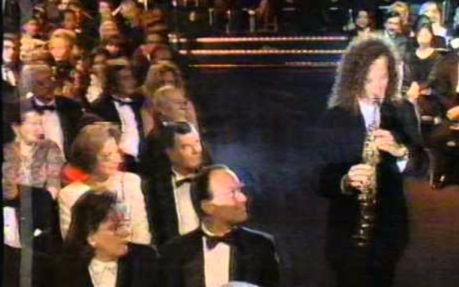 【Kenny G】秀技术!1994世界音乐奖典礼演绎萨克斯经典《永浴爱河》(Forever in Love)哔哩哔哩bilibili