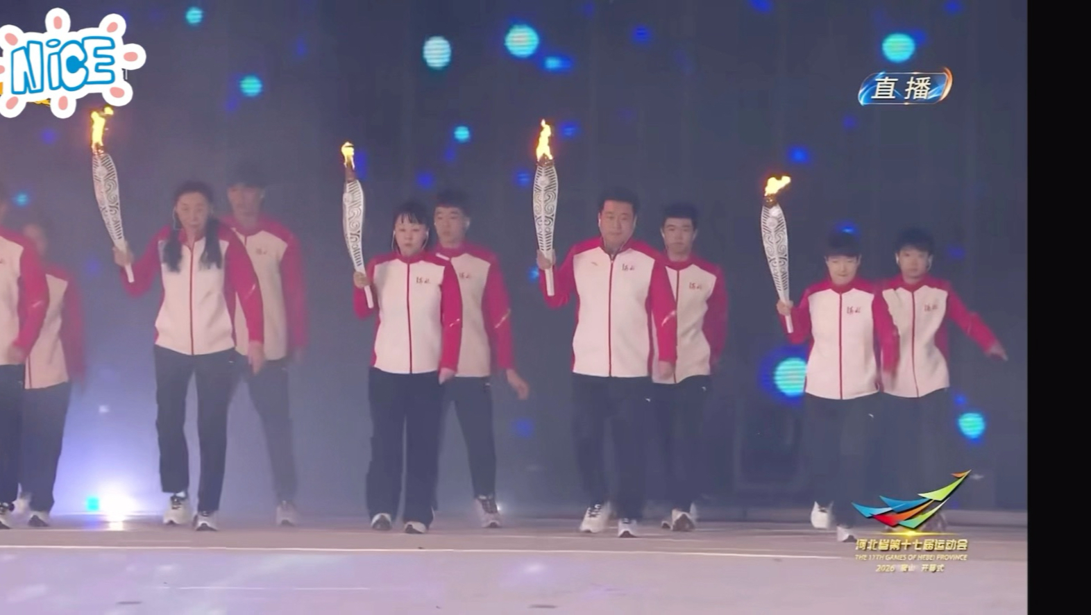 第六棒火炬手孙颖莎小朋友和第十七棒火炬手亲哥梁靖崑出场啦✌🏻✌🏻✌🏻莎莎宝宝真的是童颜宝宝来的，最多15岁
