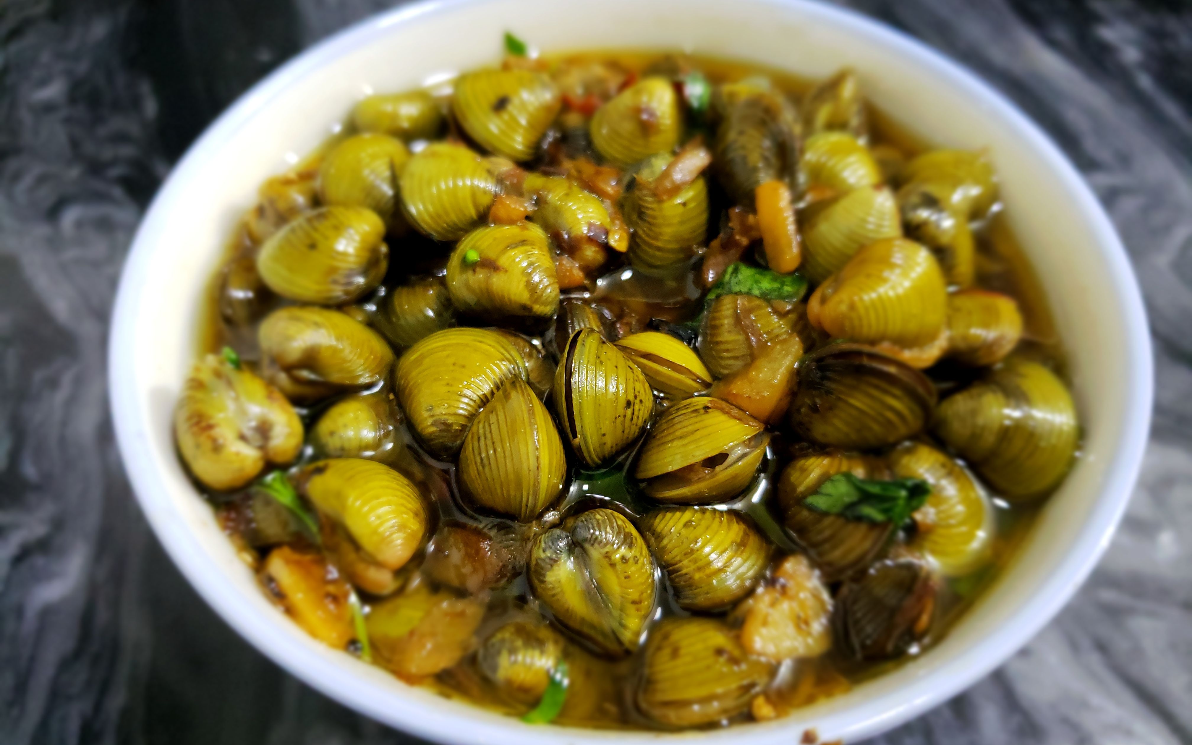 腌蚬,潮汕宵夜档常见的美食,学会一点在家也能做,我先收藏了_哔哩哔哩