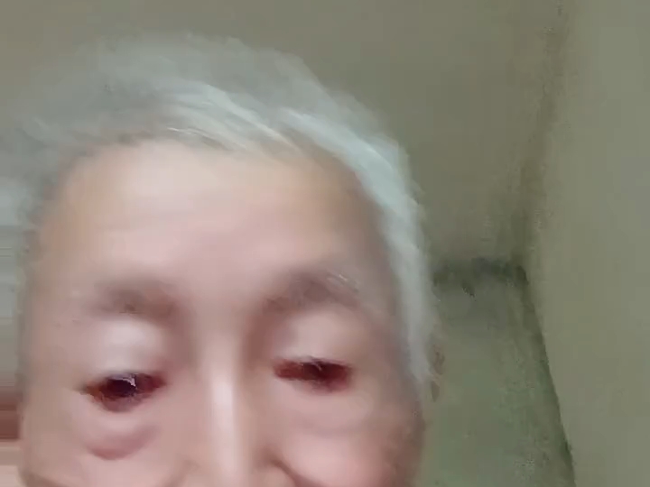 大爷平时就捣鼓捣鼓抖音上有意思的特效和音频,直到他听见了这一段……