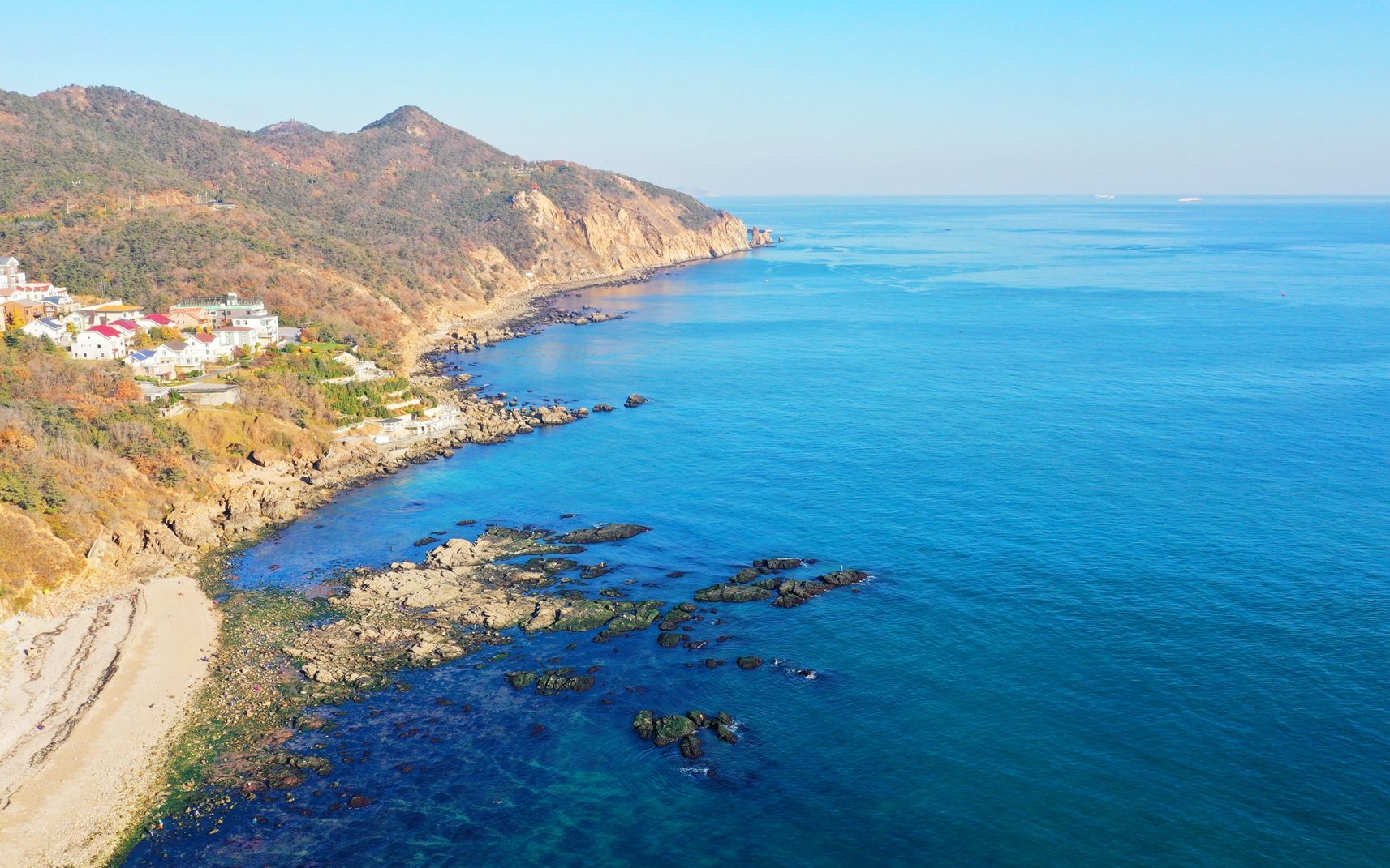 大连南部海滨小岗海岸线航拍