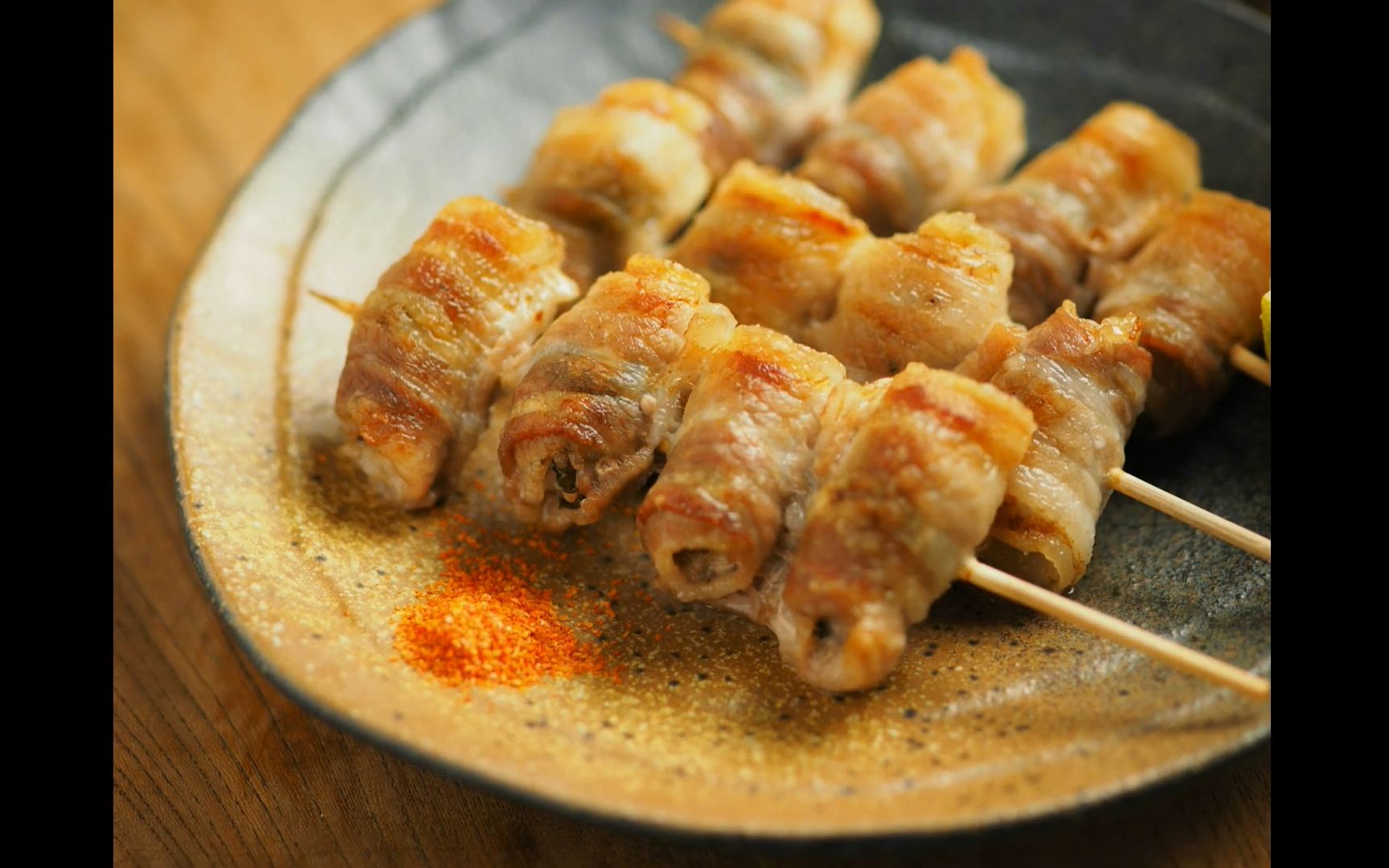 【筋肉料理人】蒜香烤五花肉卷_哔哩哔哩_bilibili