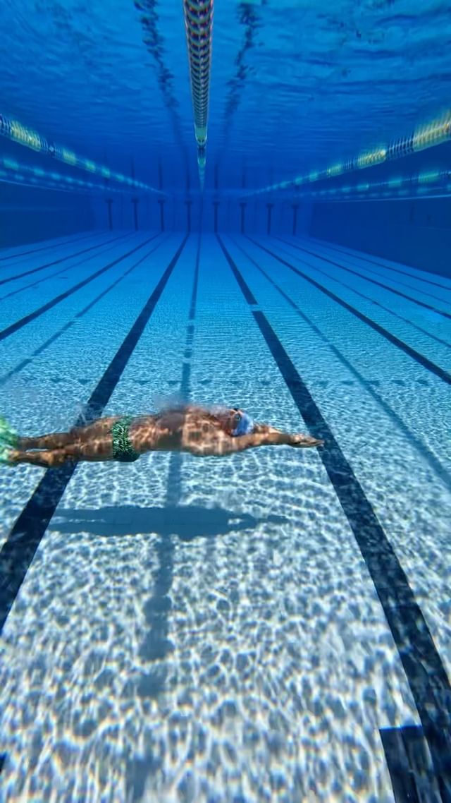 水下蝶泳腿摆起来真的太舒服了!