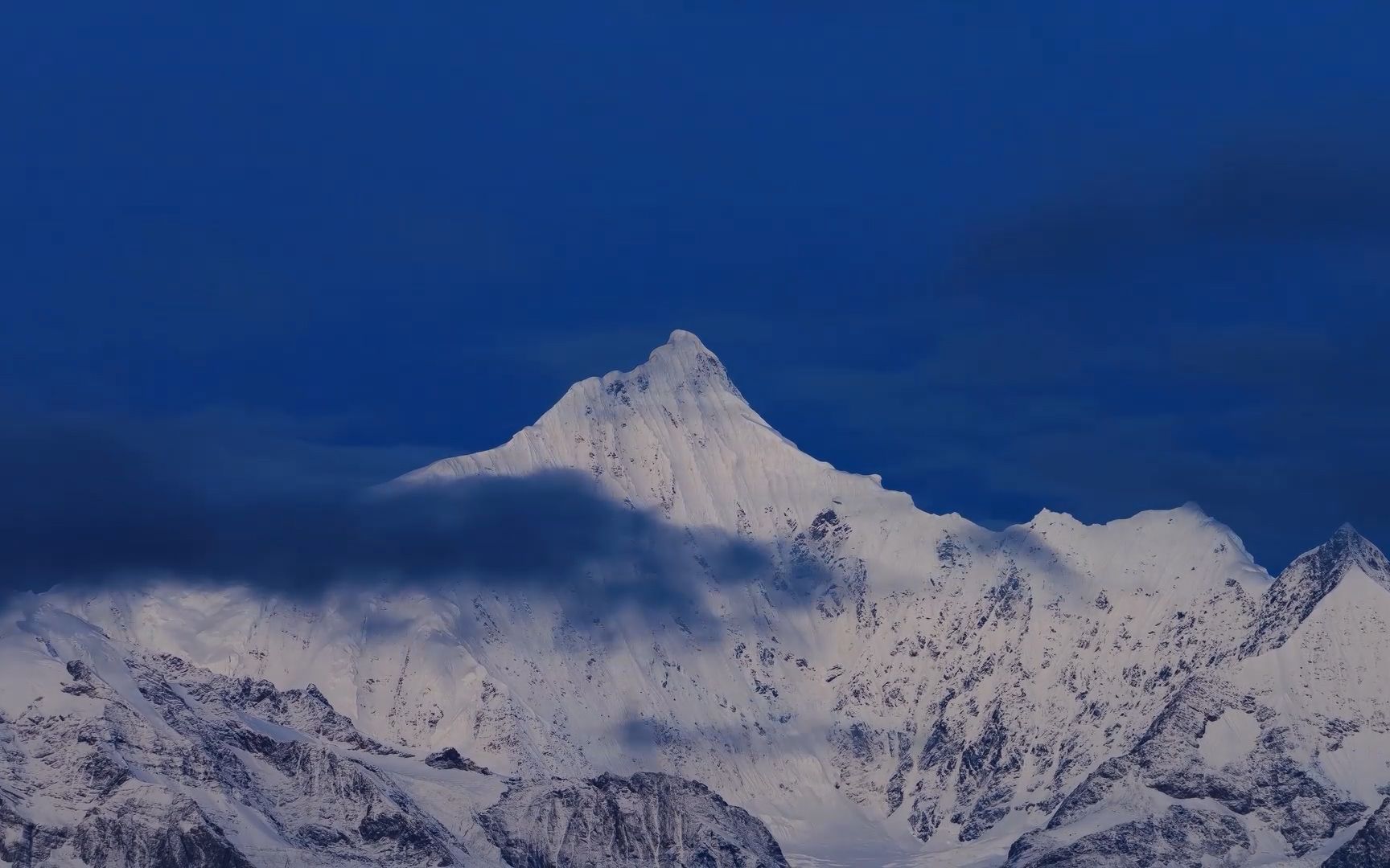 克莱因蓝丨让我沉睡在你的忧郁里吧