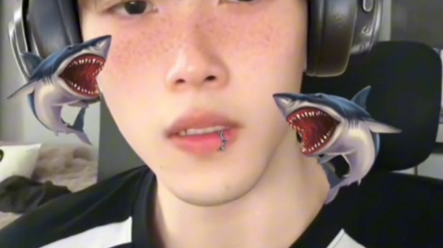 段弋直播翻唱《不潮不用花钱》